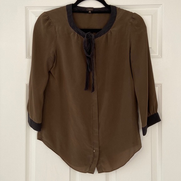 Aritzia blouse with tie detail, 100% silk - Picture 1 of 3